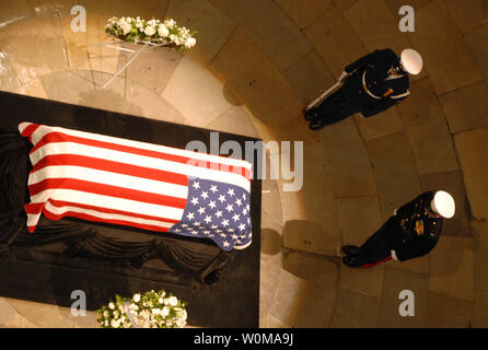 President Gerald R. Ford, 38th President of the United States, lies in state in the rotunda of the United States Capitol as the military honor guard stands at attention on December 31, 2006.  (UPI Photo/Alexis C. Glenn) Stock Photo