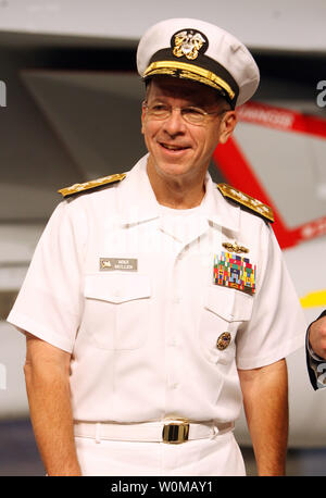 Chief of Naval Operations Admiral Michael Mullen, pictured in an August 3, 2006 file photo at the Boeing aircraft assembly plant in St. Louis, will be recommended by Secretary of Defense Robert Gates to replace Gen. Peter Pace as chairman of the Joint Chiefs of Staff, announced at the Pentagon on June 8, 2007.  (UPI Photo/Bill Greenblatt/FILES) Stock Photo