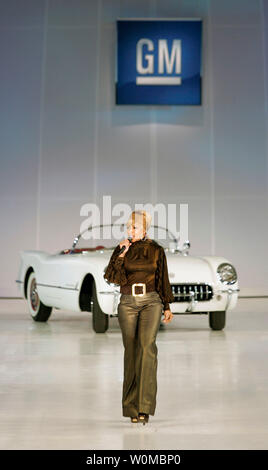 Mary J Blige performs 'Just Fine' with a 1953 Chevrolet Corvetteat at the GM Style- General Motors' music and fashion gala that kicks-off the 2008 North American International Auto Show on Saturday, January 12, 2007 in Detroit, Michigan. (UPI Photo/John F. Martin/General Motors) Stock Photo