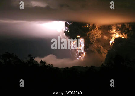 The Chaiten volcano erupts during storms in the middle of the night on May 3, 2008 in Chaiten, Chile.  The Chaiten volcano, located some 800 miles south of the capital Santiago, was considered dormant since it had not erupted for hundreds of years. Thousands of people have been evacuated from the area.   (UPI Photo/Carlos Gutierrez) Stock Photo