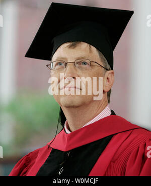 Microsoft Chairman Bill Gates steps down today, June 27, 2008, from his daily duties from the company he co-founded 33 years ago. Gates will devote more time to the $29.1 billion Bill and Melinda Gates Foundation, the company said. A Harvard drop-out himself, he is seen during the 2007 Harvard University Commencement Exercises, where he received an honorary degree, in Cambridge, Massachusetts on June 7, 2007.  (UPI Photo/Matthew Healey/FILES) Stock Photo