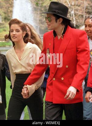 Michael Jackson (R), the 'King of Pop', seen in an April 1995 file photo with Lisa Marie Presley in Los Angeles, died from a heart attack in Los Angeles on June 25, 2009. He was 50 years old. (UPI Photo/Jim Ruymen/File) Stock Photo