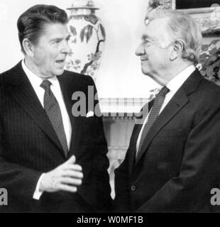 Journalist and CBS anchorman Walter Cronkite (R), seen in a  March 3, 1981 file photo with former President Ronald Reagan, died at the age of 92 in New York on July 17, 2009.  (UPI Photo/File) Stock Photo