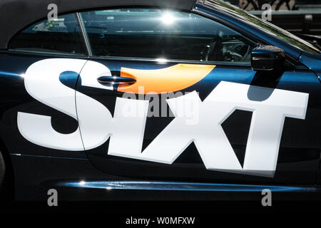 BMW electric car logo – Stock Editorial Photo © philipus #170851304