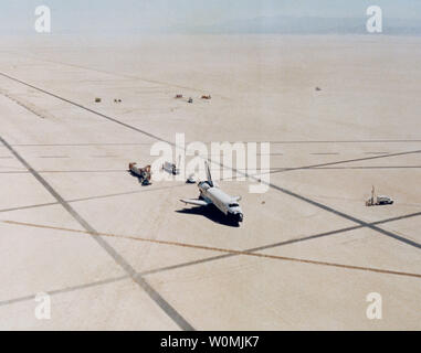 The Space Shuttle Atlantis lands at Edwards Air Force Base, California ...