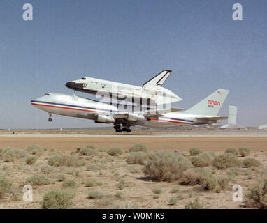 The NASA space shuttle Columbia sits on the Kennedy Space Center Launch ...