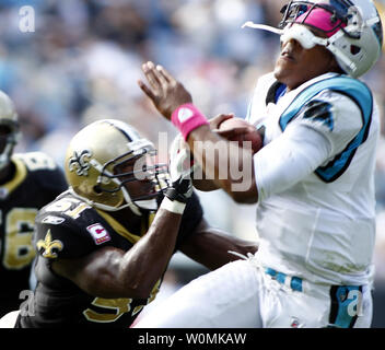 New Orleans Saints quarterback Taysom Hill warms up before an NFL football  game against the New York Giants in New Orleans, Sunday, Oct. 3, 2021. (AP  Photo/Derick Hingle Stock Photo - Alamy