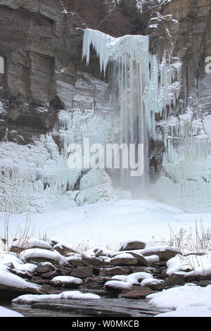 Frozen Taughannock Falls Stock Photo 264458904 Alamy