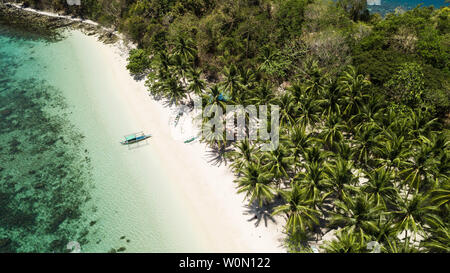 Top view of a traditional filipino boat in a tropical beach in Port Barton, Palawan, The Philippines Stock Photo