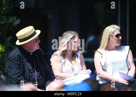 NEW YORK, NEW YORK - JUNE 27: Anne and Sarah Seaver, the daughters