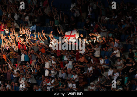 Le Havre, France. 27th June, 2019. Spectators do the wave during the quarterfinal between England and Norway at the 2019 FIFA Women's World Cup in Le Havre, France, on June 27, 2019. England won 3-0. Credit: Zheng Huansong/Xinhua/Alamy Live News Stock Photo