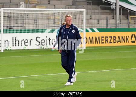 Trainer Horst Hrubesch,   Fußball-Länderspiel in Freiburg: Deutschland vs Frankreich (U 21) Stock Photo