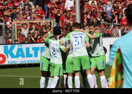 1. BL: 17-18 -29. Spieltag - SC Freiburg vs VfL Wolfsburg Stock Photo