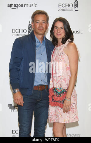 Jan Sosniok mit Frau Nadine, Echo Verleihung 2018, Messe Berlin, 12.04. ...