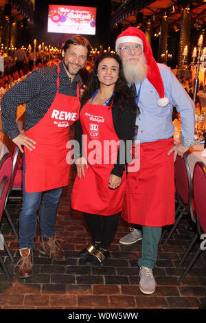 Patrick Bach, Susianna Kentikian, John Langley, Mehr als eine warme Mahlzeit, Fischauktionshalle Hamburg, 04.12.2018 Stock Photo