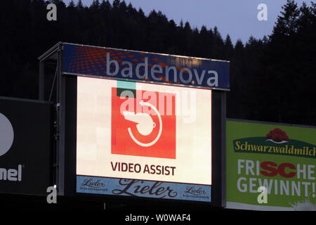 Video Assist im Einsatz,   1. BL: 18-19: 21. Sptg. -  SC Freiburg vs. VfL Wolfsburg  DFL REGULATIONS PROHIBIT ANY USE OF PHOTOGRAPHS AS IMAGE SEQUENCES AND/OR QUASI-VIDEO  Foto: Joachim Hahne/johapress Stock Photo