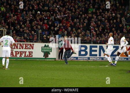 Fan Flitzer auf dem Rasen,   1. BL: 18-19: 21. Sptg. -  SC Freiburg vs. VfL Wolfsburg  DFL REGULATIONS PROHIBIT ANY USE OF PHOTOGRAPHS AS IMAGE SEQUENCES AND/OR QUASI-VIDEO  Foto: Joachim Hahne/johapress Stock Photo