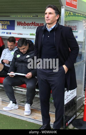 Trainer Bruno Labbadia (VfL Wolfsburg),   1. BL: 18-19: 21. Sptg. -  SC Freiburg vs. VfL Wolfsburg  DFL REGULATIONS PROHIBIT ANY USE OF PHOTOGRAPHS AS IMAGE SEQUENCES AND/OR QUASI-VIDEO  Foto: Joachim Hahne/johapress Stock Photo