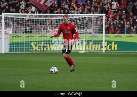 Philipp Lienhart (Freiburg) mit Ball,   1. BL: 18-19: 21. Sptg. -  SC Freiburg vs. VfL Wolfsburg  DFL REGULATIONS PROHIBIT ANY USE OF PHOTOGRAPHS AS IMAGE SEQUENCES AND/OR QUASI-VIDEO  Foto: Joachim Hahne/johapress Stock Photo