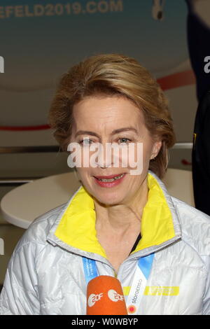 Ursula Gertrud von der Leyen (deutsche Politikerin, Bundesministerin, Verteidigungsministerin, Bundesministerin der Verteidigung) bei 52. FIS Nordische Ski-WM 2019 in Seefeld Stock Photo
