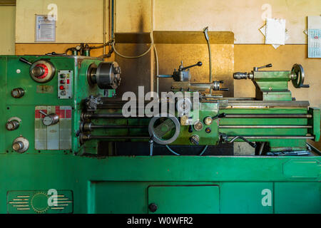 Drehbank drehmaschine hi-res stock photography and images - Alamy