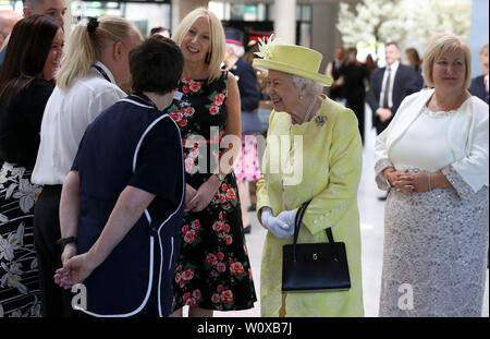 Queen Elizabeth II during a visit to Greenfaulds High School in the west of Cumbernauld. Stock Photo