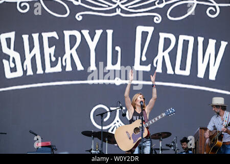 Pilton, Somerset, UK. 28th June 2019. Sheryl Crow performs on the Pyramid stage at Glastonbury Festival 2019 on Friday 28 June 2019 at Worthy Farm, Pilton. Picture by Credit: Julie Edwards/Alamy Live News Stock Photo