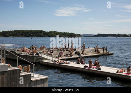 The Tjuvholmen swimming area on the Strandpromenaden in Oslo, Norway. Stock Photo