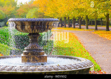 Peaceful scenery with fountain in the Regent's Park of London Stock Photo