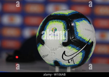 Salvador, Brazil. 28th June, 2019. Scrawl, official ball of the Copa America Brazil 2019, during a collective at the Arena Fonte Nova, in Salvador, Bahia, Brazil. Credit: Tiago Caldas/FotoArena/Alamy Live News Stock Photo