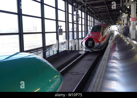 Shinkansen Hayabusa and Komachi combination and separation at JR Morioka Station Stock Photo