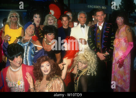 Hollywood, California, USA 9th August 1994 Actor Guy Pearce, actor Terence Stamp and director Stephan Elliott attend the premiere of 'The Adventures of Priscilla, Queen of the Desert' on August 9, 1994 at Cinerama Dome Theater in Hollywood, California, USA. Photo by Barry King/Alamy Stock Photo Stock Photo