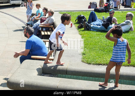 Sheffield, South Yorkshire, UK. 29th June 2019. Kids are playing at the Peace Gardens  during the hottest day  of the year.Mercury will reach at  30 Celsius across the country  to mark the hottest day of the year. Credit : Ioannis Alexopoulos / Alamy Live News Stock Photo