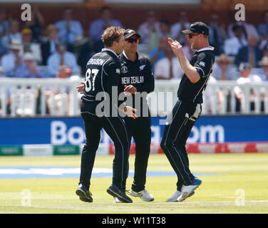 London, UK. 29th June, 2019. LONDON, England. June 29: Lockie Ferguson of New Zealand and Jimmy Neesham of New Zealandcelebrate the catch of David Warner of Australia during ICC Cricket World Cup between New Zealand and Australia at the Lord's Ground on 29 June 2019 in London, England. Credit: Action Foto Sport/Alamy Live News