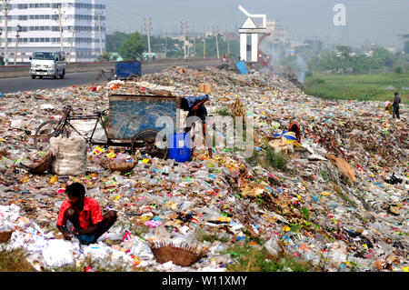 Wastage dump yard near road in Nararyanganj, Bangladesh Stock Photo - Alamy