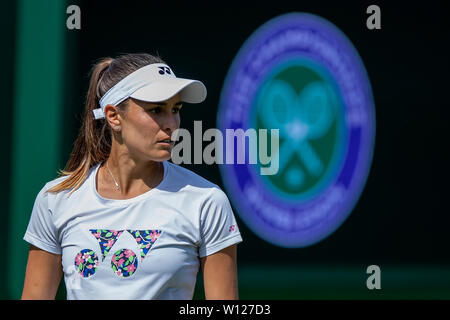 Monica Puig serves first pitch, 08/08/2019