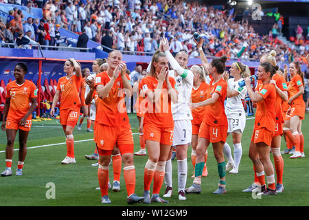 Valenciennes, France. 29th June, 2019. VALENCIENNES, 29-06-2019, Stade du Hainaut, World championship 2019, Italy - Netherlands (women), celebrating the victory after the game Credit: Pro Shots/Alamy Live News Stock Photo