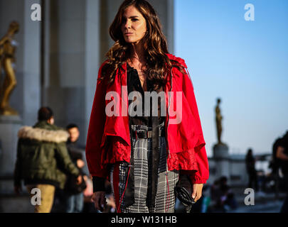 Paris, France. 28th Feb, 2019. Woman on the street during the Paris Fashion Week. Credit: Mauro Del Signore/Pacific Press/Alamy Live News Stock Photo