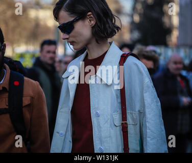 Paris, France. 28th Feb, 2019. Model on the street during the Paris Fashion Week. Credit: Mauro Del Signore/Pacific Press/Alamy Live News Stock Photo