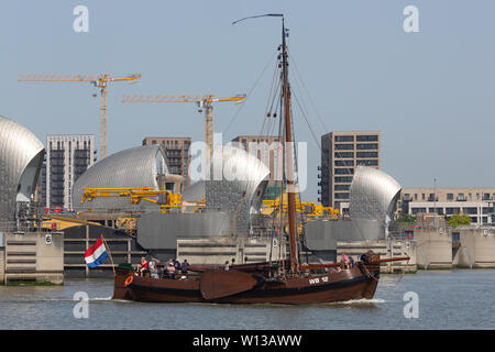 London, UK. 29th June, 2019. Dutch eel barge Korneliske Ykes II pictured at the Thames Barrier after a visit to London. The volunteer-run vessel is a replica of an original Hegemer eel barge which typically sailed to London from the 17th century to the beginning of the 20th century. Credit: Rob Powell/Alamy Live News Stock Photo
