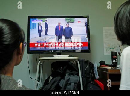 Seoul, South Korea. 30th June, 2019. People watch a TV live broadcast showing U.S. President Donald Trump meeting with Kim Jong Un, top leader of the Democratic People's Republic of Korea (DPRK), in Seoul, South Korea, June 30, 2019. Donald Trump and Kim Jong Un met on Sunday in the inter-Korean border village of Panmunjom. Credit: Wang Jingqiang/Xinhua/Alamy Live News Stock Photo