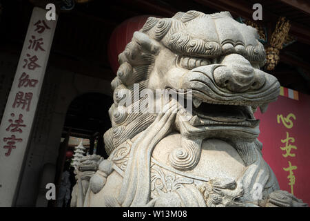 Closeup of a lion statue at a Chinese temple (Nanputuo Temple) in Xiamen Stock Photo