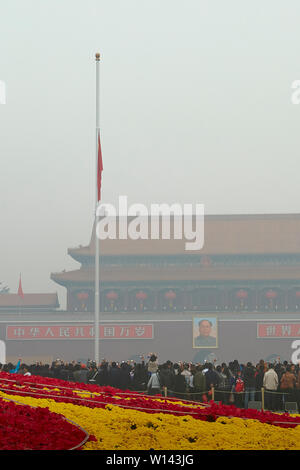 The Peoples Republic Of China Flag Being Raises At Dawn In Tiananmen Square, Beijing, Peoples Republic Of China. Stock Photo