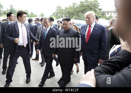 Paju, Gyeonggi, South Korea.30th June, 2019. June 30, 2019-Paju, South Korea-US President Donald Trump, North Korean Leader Kim Jong Un, South Korean President Moon Jae In moving to Pavilion for their meeting at a truce village Panmunjom in South Korea. Credit: President Office/ZUMA Wire/Alamy Live News Stock Photo