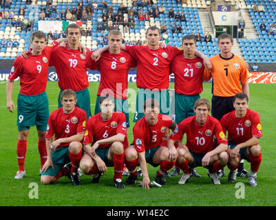 Ruhr-Stadion Bochum Germany 27.5.2004, Football: UEFA Under 21 European Championships, Italy (blue) vs  Belarus (red) 1:2 --- team line-up Belarus, back row from left: Viachaslau HLEB, Roman KIRENKIN, Sergei KORNILENKO, Oleg SHKABARA, Yury ZHAUNOU front row from left.: Dzmitry MOLASH, Aliaksei PANKAVETS, Aliaksei BAHA, Alexander HLEB, Timofei KALACHEV Stock Photo