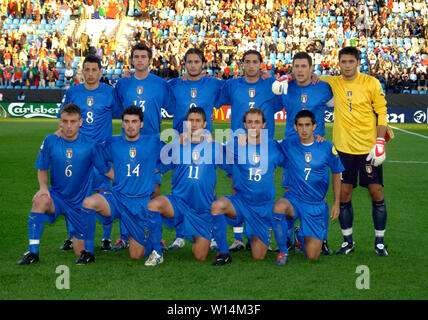 Ruhrstadion Bochum Germany 5.6.2004, Football: UEFA Under 21 European Championships, Italy (blue) vs Portugal (red) ---- team line-up Italy, top row from left: Angelo PALOMBO, Andrea BARZAGLI, Alberto GILARDINO, Emiliano MORETTI, Daniele BONERA, Marco AMELIA. bottom row from left: Daniele DE ROSSI, Cesare BOVO, Giuseppe SCULLI, Marco DONADEL, Giampiero PINZI Stock Photo