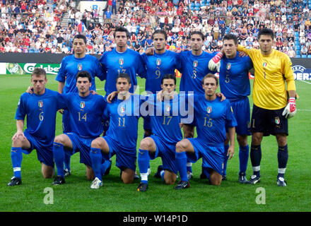 Ruhrstadion Bochum Germany 8.6.2004, Football: UEFA Under 21 European Championships, FINAL, Italy (blue) vs Serbia and Montenegro  (red) ---  Italy team line-up,  top row fr. left:  Angelo PALOMBO, Andrea BARZAGLI, Alberto GILARDINO, Emiliano MORETTI, Daniele BONERA, Marco AMELIA.   bottom row fr. left:   Daniele DE ROSSI, Cesare BOVO, Giuseppe SCULLI,  Giandomenico MESTO, Marco DONADEL Stock Photo