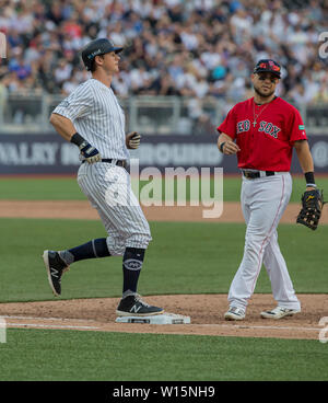 New York Yankees third baseman DJ LeMahieu warms up for the team's baseball  game against the Colorado Rockies Saturday, July 15, 2023, in Denver.(AP  Photo/David Zalubowski Stock Photo - Alamy