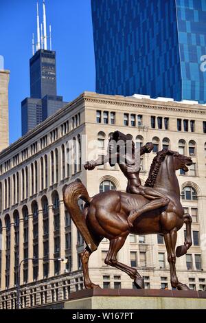 Chicago, Illinois, USA. The Spearman, one of two bronze equestrian sculptures standing as gatekeepers in Congress Plaza along Michigan Avenue. Stock Photo