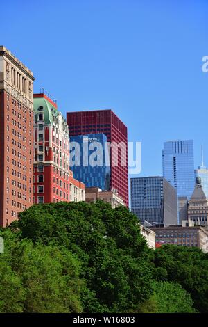 Chicago, Illinois, USA. The venerable facades of buildings along South Michigan Avenue accentuated by modern, dynamic and colorful skyscrapers. Stock Photo